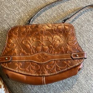 Patricia Nash tooled leather purse with removable strap dust bag included NEW